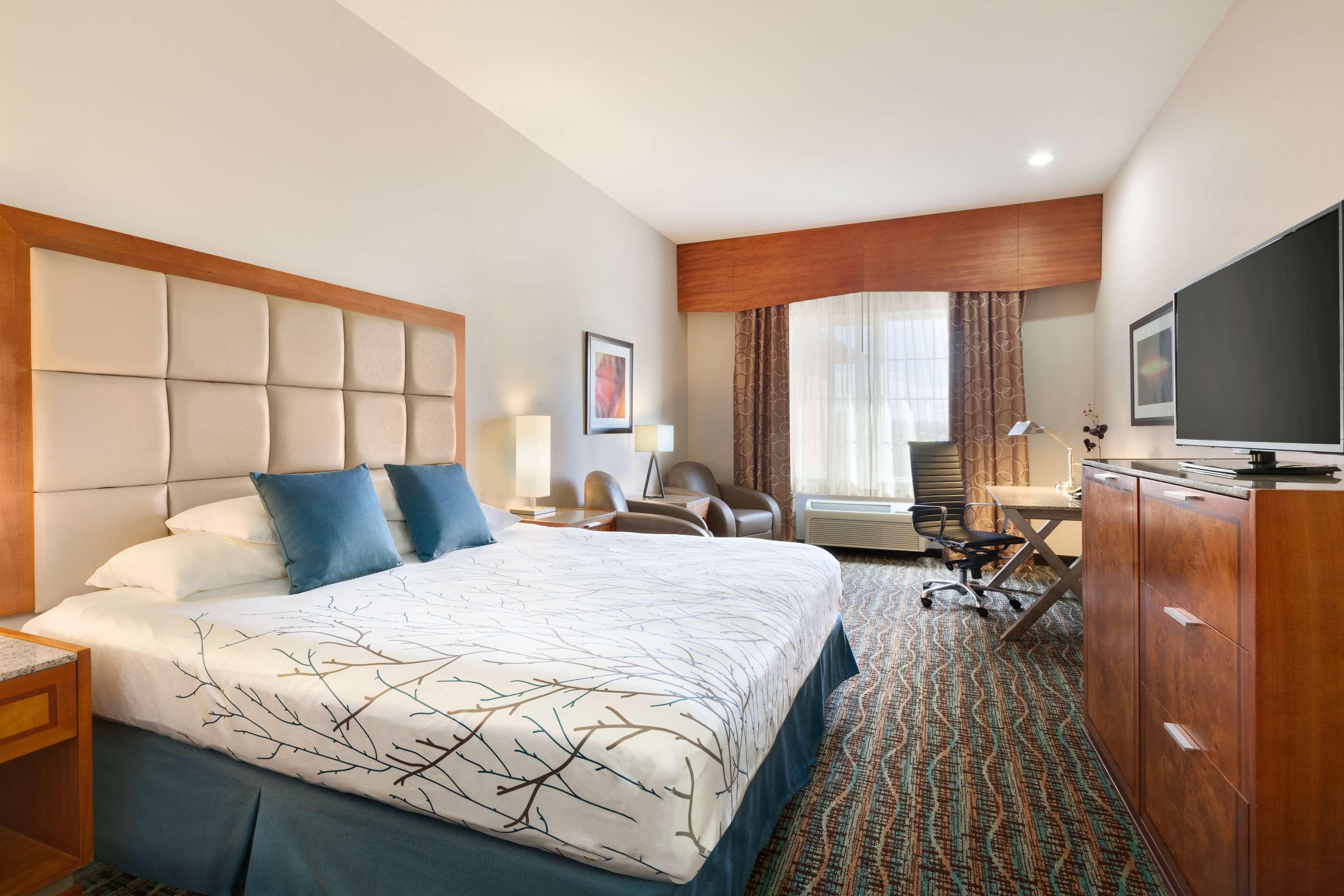 Best Western Plus Peppertree Inn At Omak Bagian luar foto