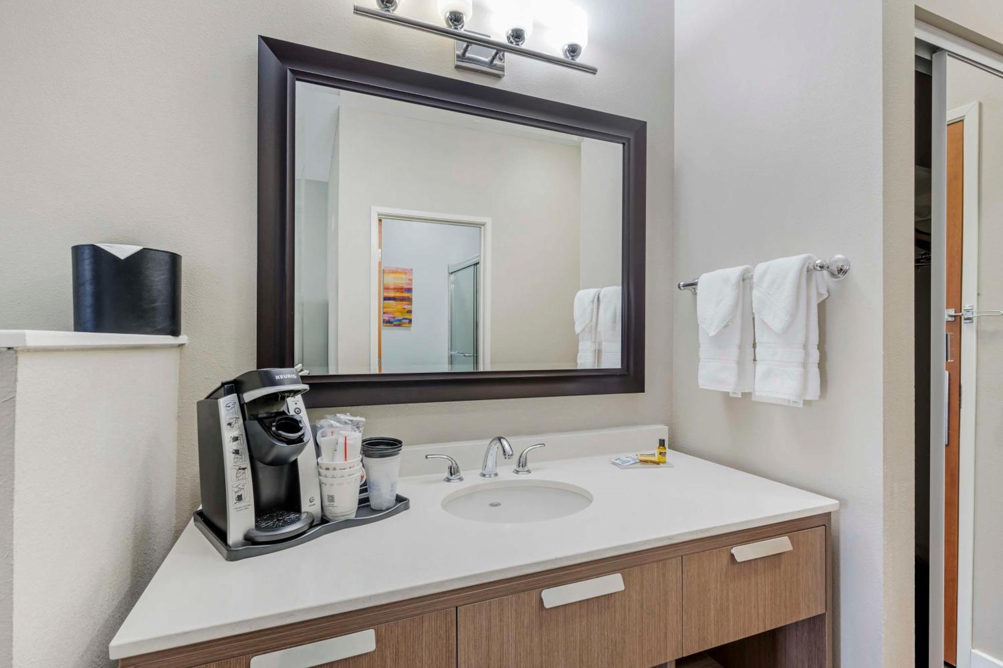 Best Western Plus Peppertree Inn At Omak Bagian luar foto