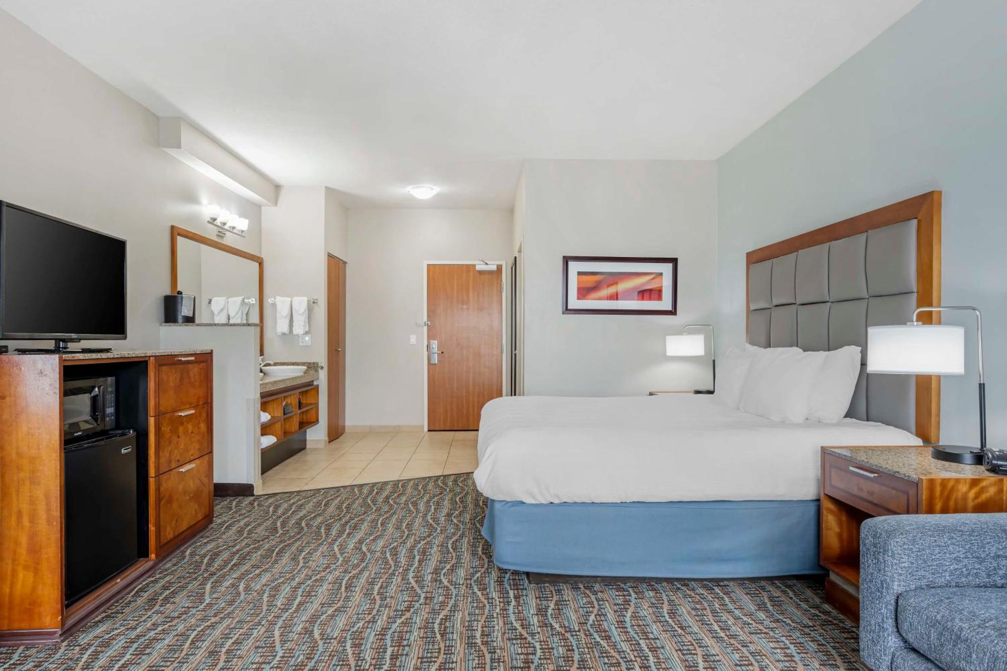 Best Western Plus Peppertree Inn At Omak Bagian luar foto