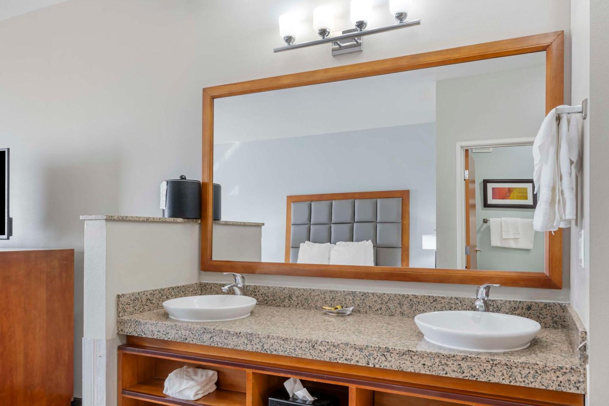 Best Western Plus Peppertree Inn At Omak Bagian luar foto