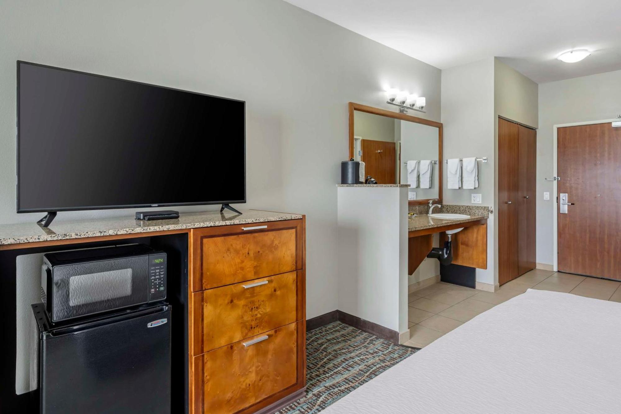 Best Western Plus Peppertree Inn At Omak Bagian luar foto